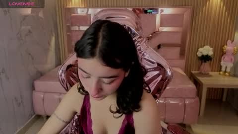 venuss online show from April 20, 1:25 pm