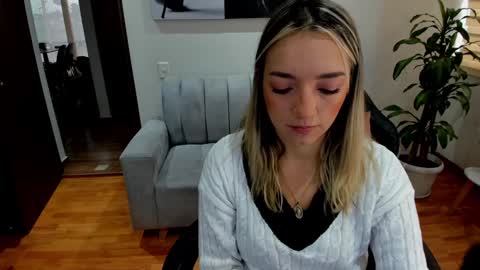 Snapshot of veromars_ chatting on February 6, 12:26 pm Catalina online show from February 6, 12:26 pm
