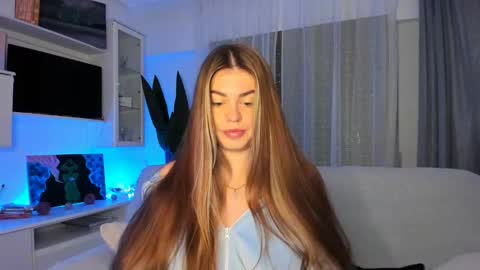 Lolitalolz online show from March 2, 4:03 pm