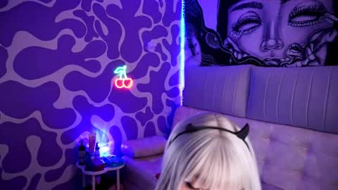        online show from April 24, 1:19 am