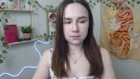 veryveryvery_shy online show from April 17, 6:04 am