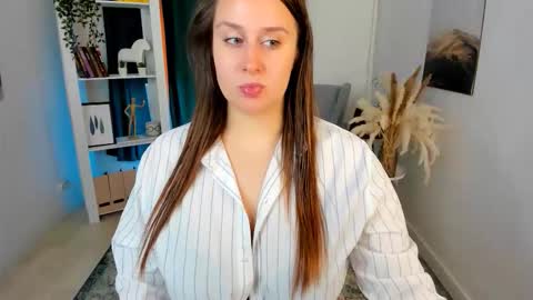 Camilla online show from September 21, 3:10 pm