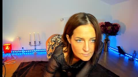 ViciousQueenu can call me Laura online show from November 27, 6:33 pm