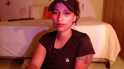 Snapshot of vicky_crazy chatting on February 25, 12:25 am Vicky  online show from February 25, 12:25 am