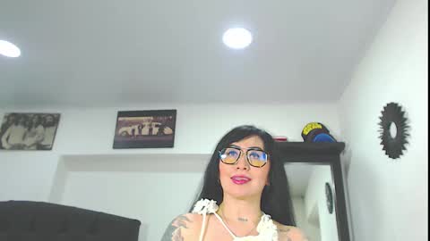 Vicky  online show from September 22, 11:08 am