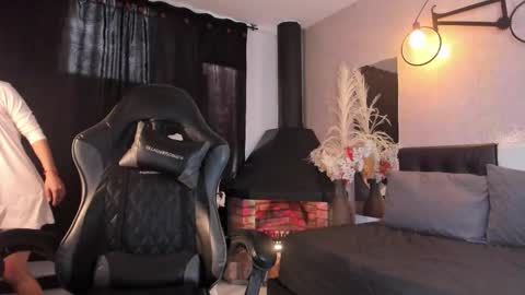 Vicky online show from February 14, 1:24 pm