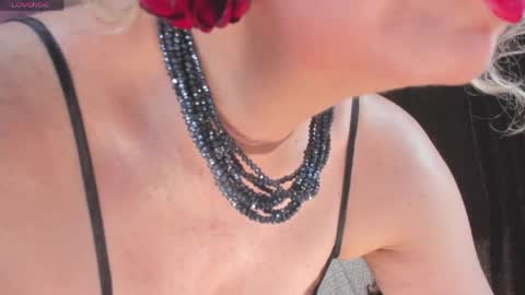 diorvictoria9 online show from April 18, 7:58 pm