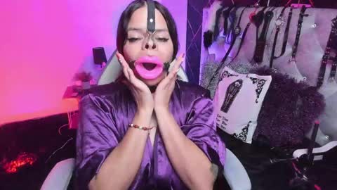 victoria_floyd1 online show from May 30, 2:20 am