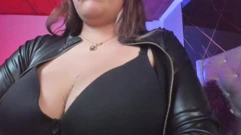 victoria_floyd_ online show from May 8, 9:05 pm