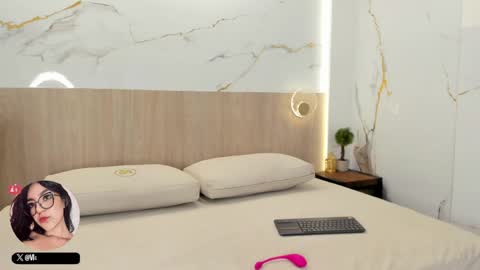  Victoria H  online show from April 11, 11:25 am