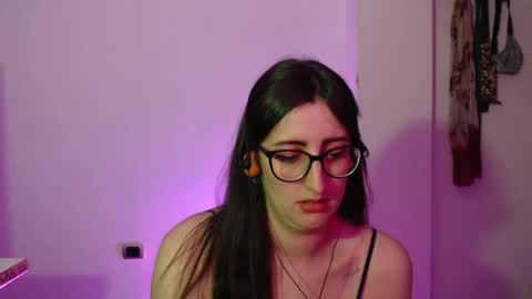 Victoria online show from December 1, 9:39 pm