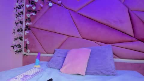 Victoria online show from November 28, 10:57 pm