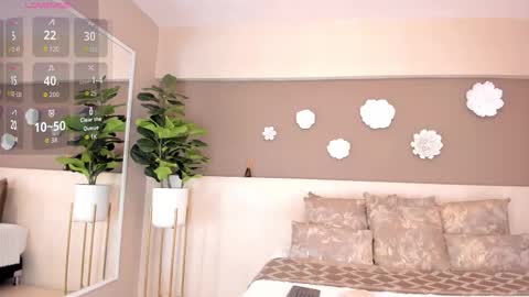 Victoria Shelby  online show from October 22, 12:10 pm