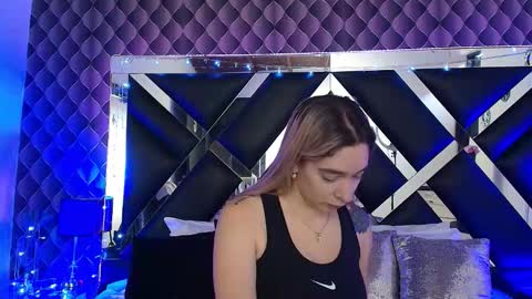 victtoria lee online show from January 17, 8:05 pm