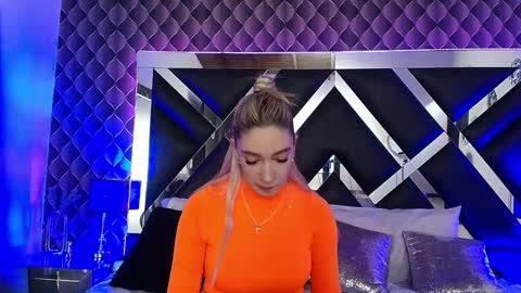 victtoria lee online show from October 27, 7:19 pm