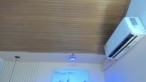 Viiolett online show from February 28, 7:35 pm