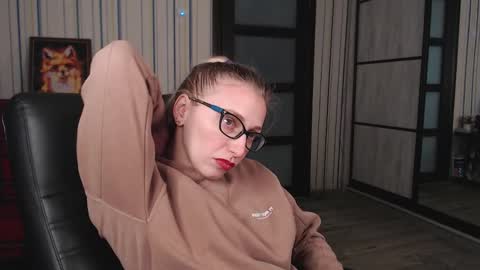 Snapshot of vikaericka chatting on October 4, 5:46 am Vika online show from October 4, 5:46 am