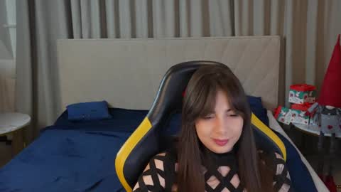 Snapshot of viktoria_storm chatting on January 16, 8:11 am Alisa online show from January 16, 8:11 am