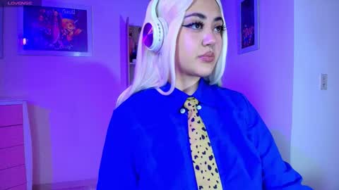 violet online show from March 1, 3:50 am