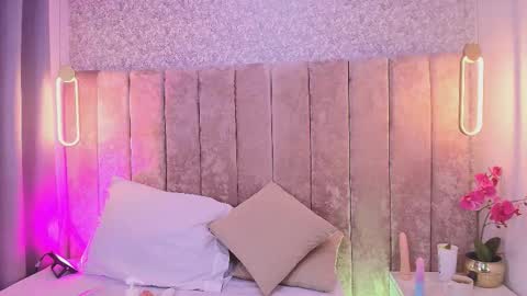 Violeta online show from December 5, 1:01 pm