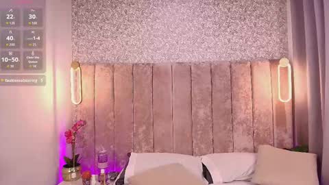 Snapshot of violet_606 chatting on October 9, 2:43 pm Violeta online show from October 9, 2:43 pm