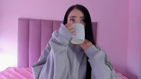 violet online show from September 12, 1:18 pm