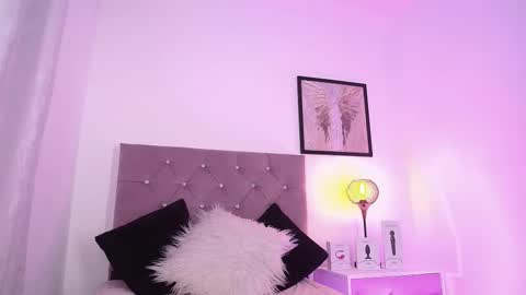 Snapshot of violet_queen2 chatting on March 5, 6:45 pm Mary online show from March 5, 6:45 pm