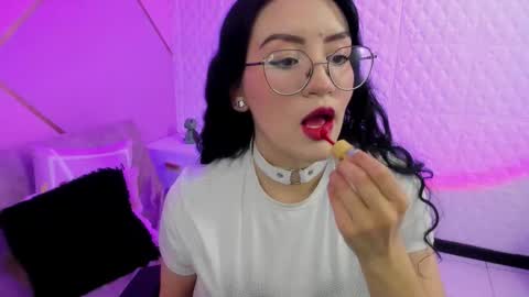     online show from March 11, 9:39 pm