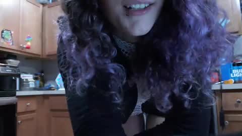 Snapshot of violethooper chatting on January 10, 3:27 pm Violet Hooper online show from January 10, 3:27 pm