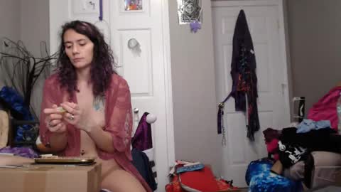 Snapshot of violethooper chatting on December 10, 3:22 pm Violet Hooper online show from December 10, 3:22 pm