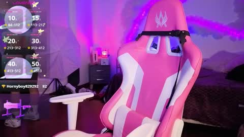   online show from December 3, 7:27 pm