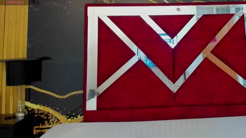 Violet Rose online show from February 11, 8:10 pm