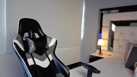 violetskinny online show from April 14, 8:09 pm