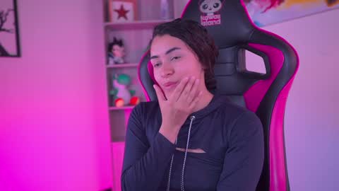 VIOLET  online show from December 19, 3:08 pm