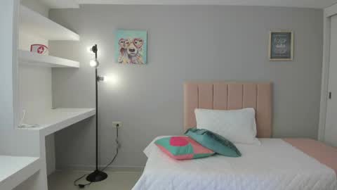 Violetta online show from April 10, 1:39 pm