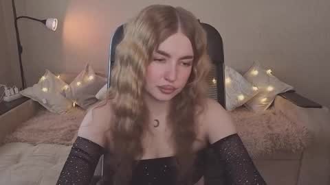 ViolettaOtis online show from February 17, 12:59 pm