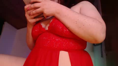 Snapshot of violettasexycam chatting on December 18, 5:04 am violetafetish online show from December 18, 5:04 am