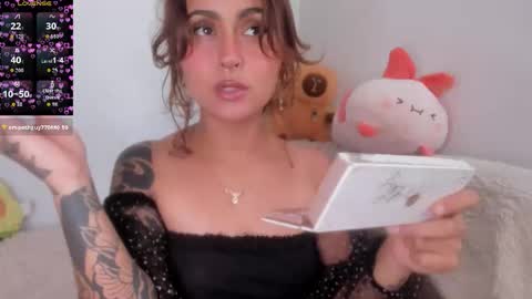 Violette  online show from October 25, 5:53 pm