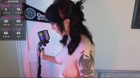 Violet Winter  indie sleaze goth girl next door online show from January 26, 4:30 pm