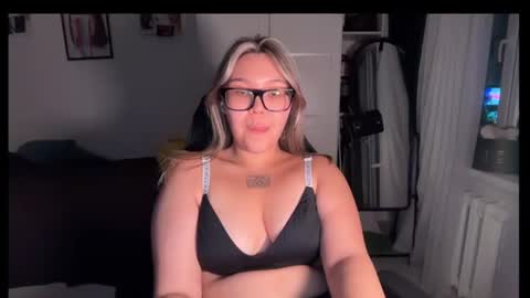 viva_lovee online show from July 9, 9:17 pm