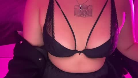 viva_lovee online show from June 14, 8:20 pm