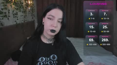 Snapshot of vivi__squirrel chatting on February 20, 2:51 am Vivi online show from February 20, 2:51 am