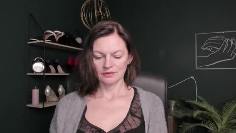 Vivian online show from October 24, 7:15 am