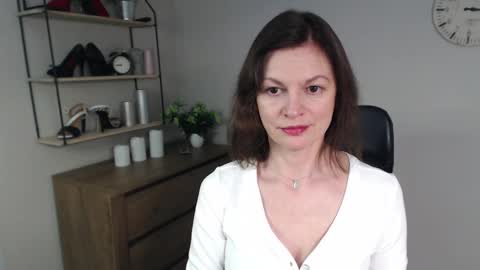 Vivian online show from February 13, 7:03 am