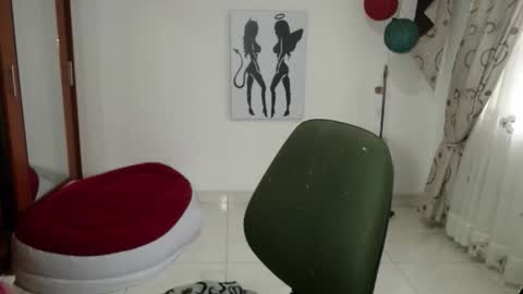 vivian_milf_paint online show from February 4, 11:57 am