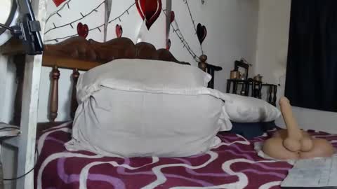 vivianmature1 online show from February 12, 11:50 pm