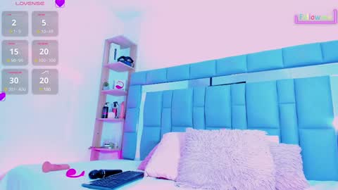 Snapshot of vivianne_scott chatting on February 12, 12:01 pm Vivi online show from February 12, 12:01 pm