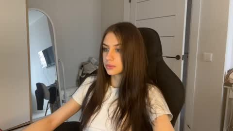 Arina online show from April 19, 9:09 am