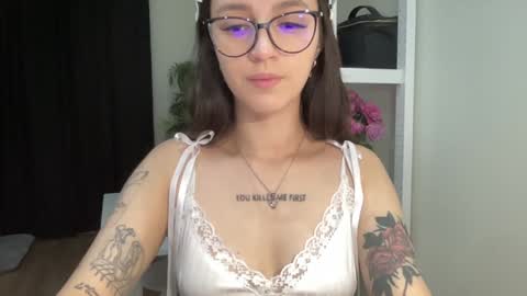 Snapshot of w33d7 chatting on December 28, 10:44 pm Alice Before pvt write to me in PM online show from December 28, 10:44 pm