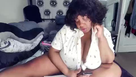 LAUREN LUSH online show from January 15, 4:07 am